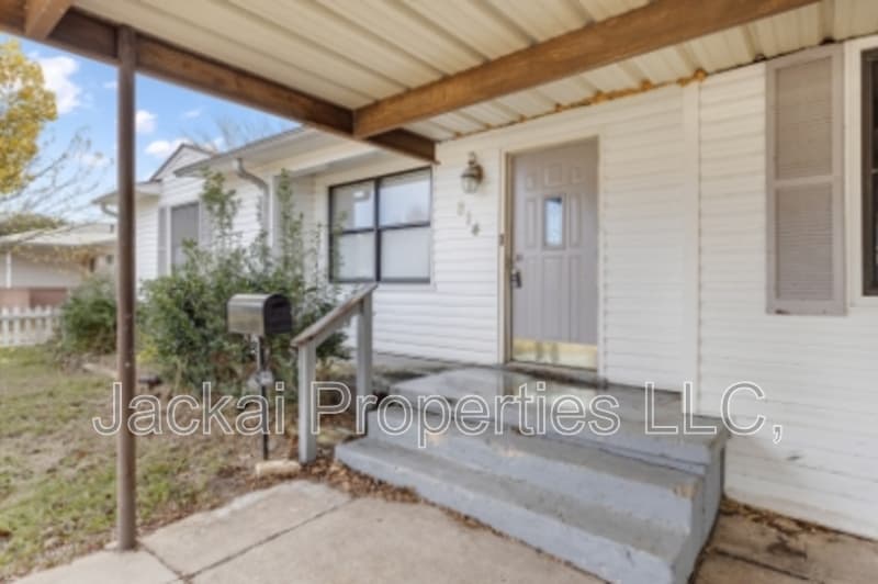 Sherman House: 814 East Centennial Street
