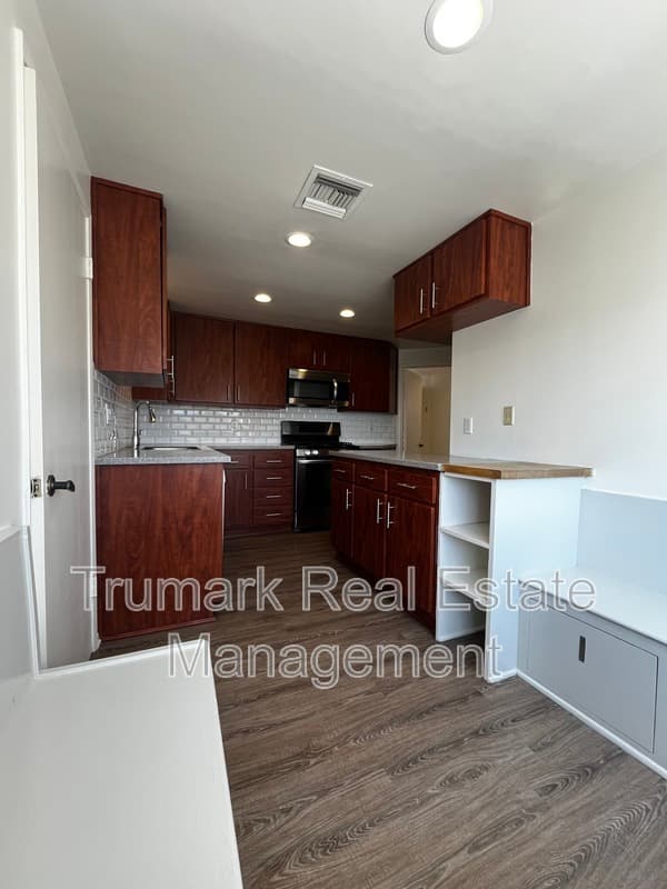 Glendale Condo: 412 N Kenwood St.