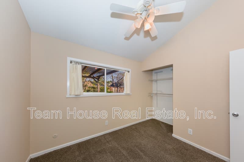 Santa Clarita House: 22327 Espuella Drive