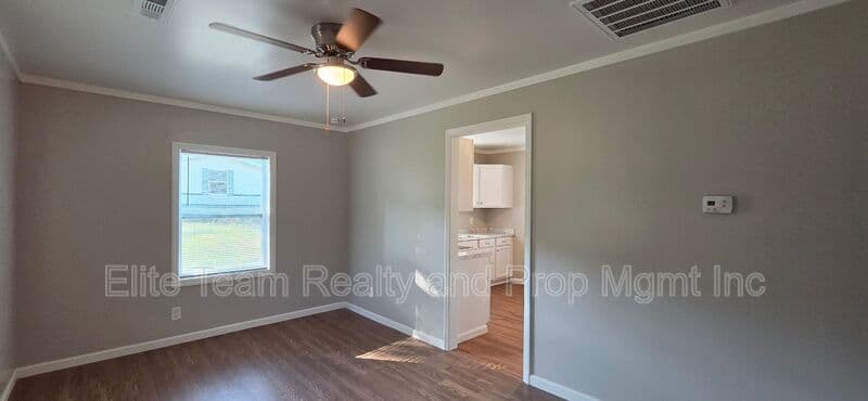 Kings Mountain House: 918 Mountain Crest Dr