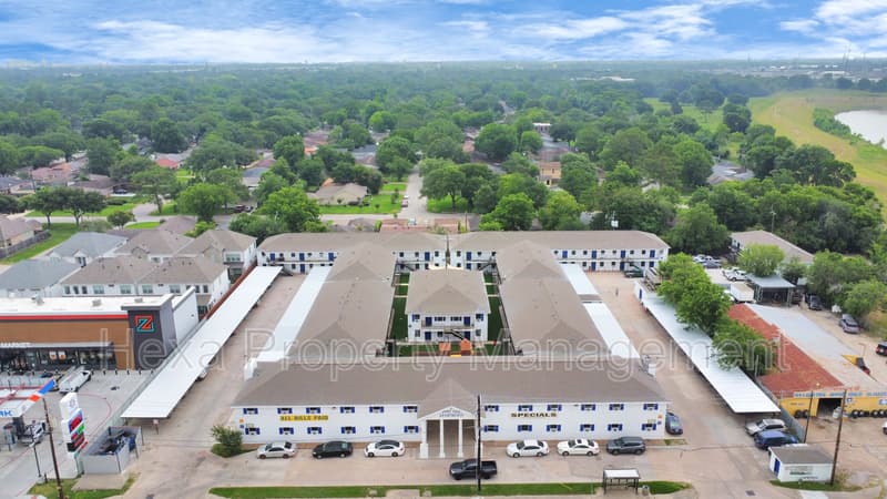 Houston Condo: 11211 S Post Oak Rd.