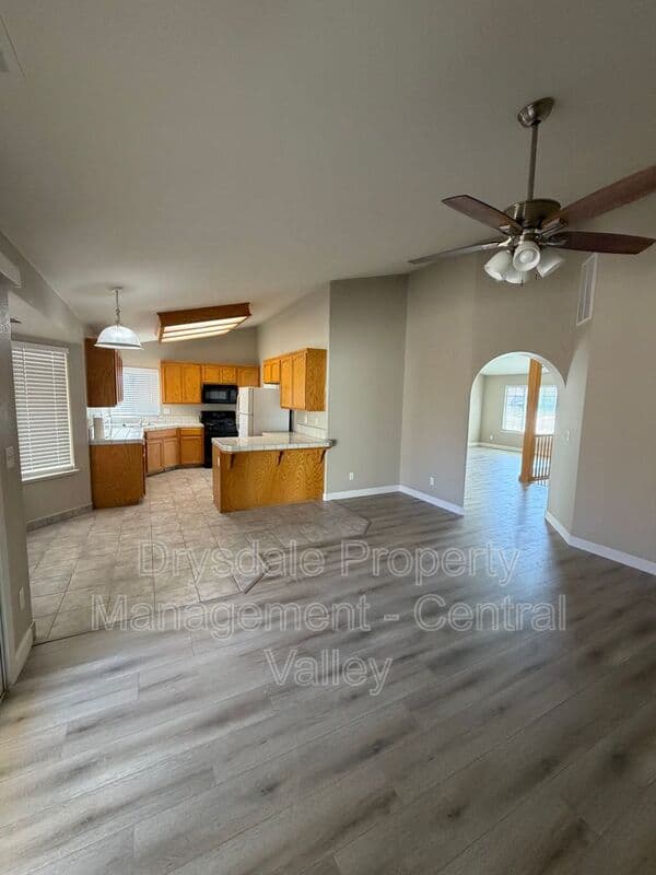 Los Banos House: 1648 Alberta St.