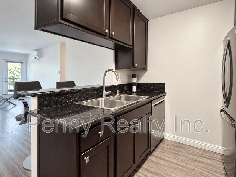 San Diego Condo: 5540 Lindo Paseo