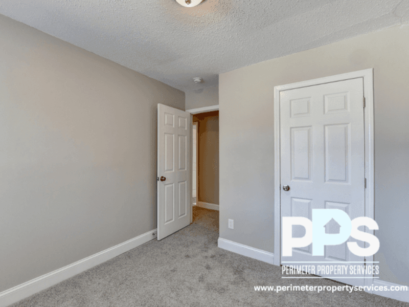 Atlanta House: 390 West Lake Avenue