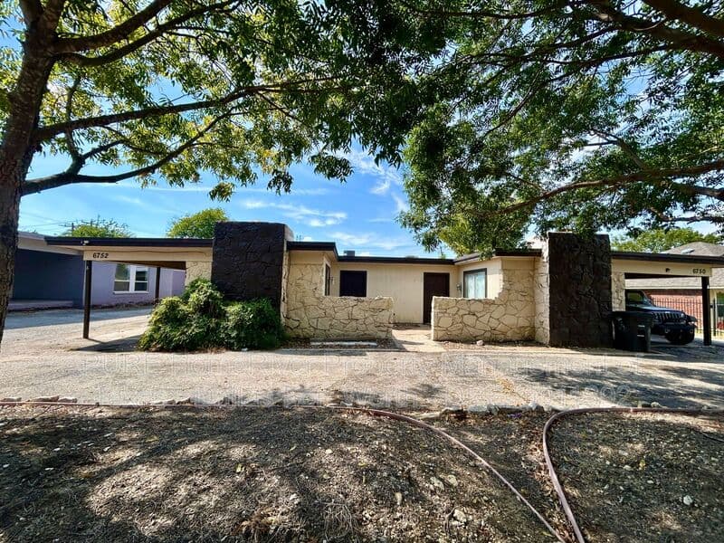 Fort Worth Condo: 6752 Trail Lake Drive A