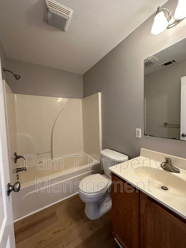 Savannah House: 1308 Dieter St