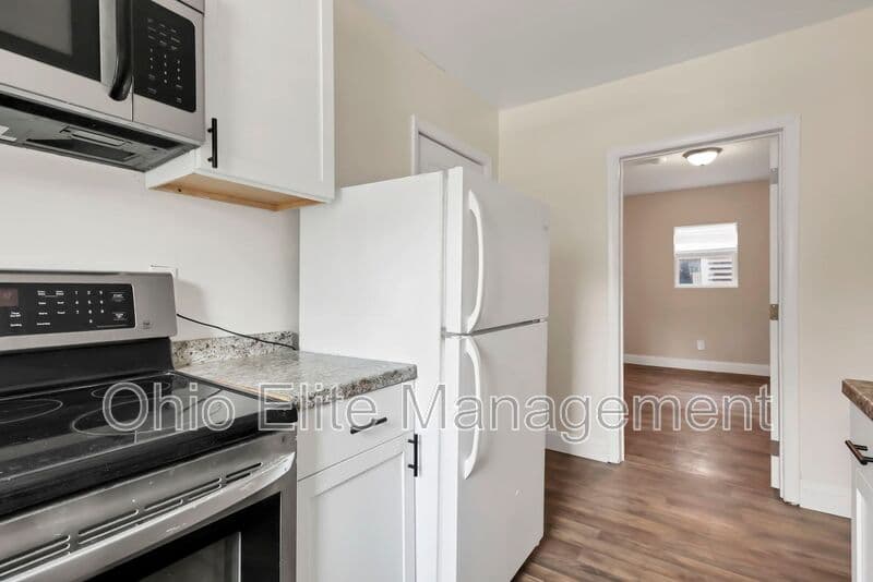 Columbus House: 85 S Wheatland Ave