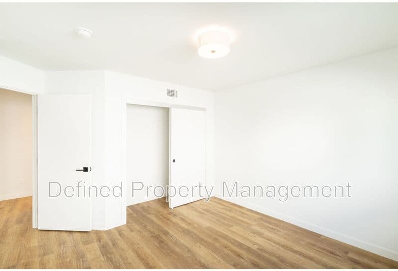 Los Angeles Condo: 6120 Eleanor Ave