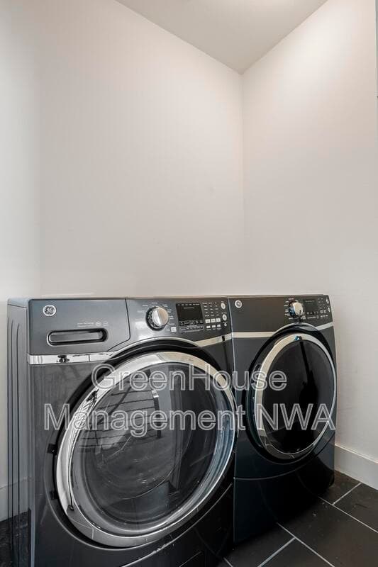 Bentonville House: 636 SW B ST