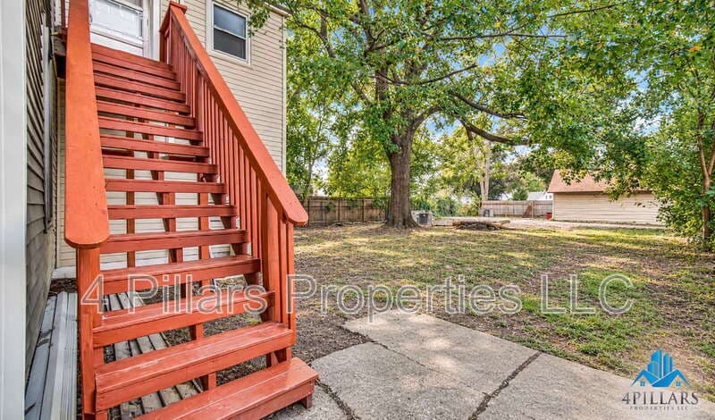 La Porte Condo: 134 Belden St