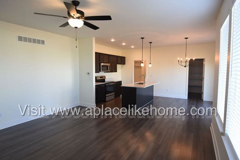 Kansas City House: 4008 NW 95th Ter