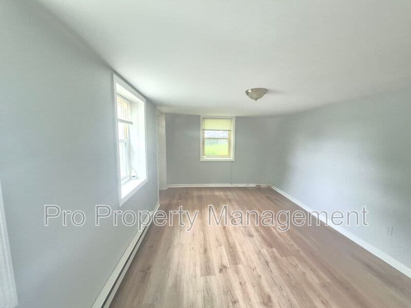 Oakville House: 14 Edgewood Rd