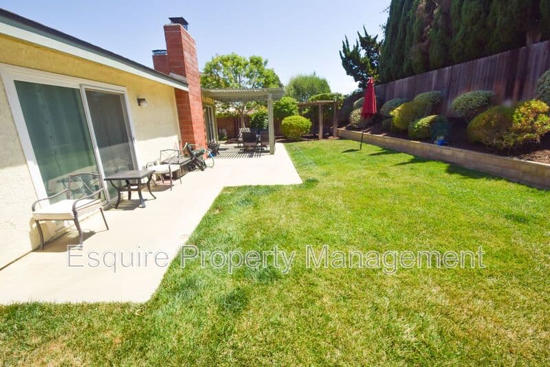 CAMARILLO House: 2474 PARKWAY DR