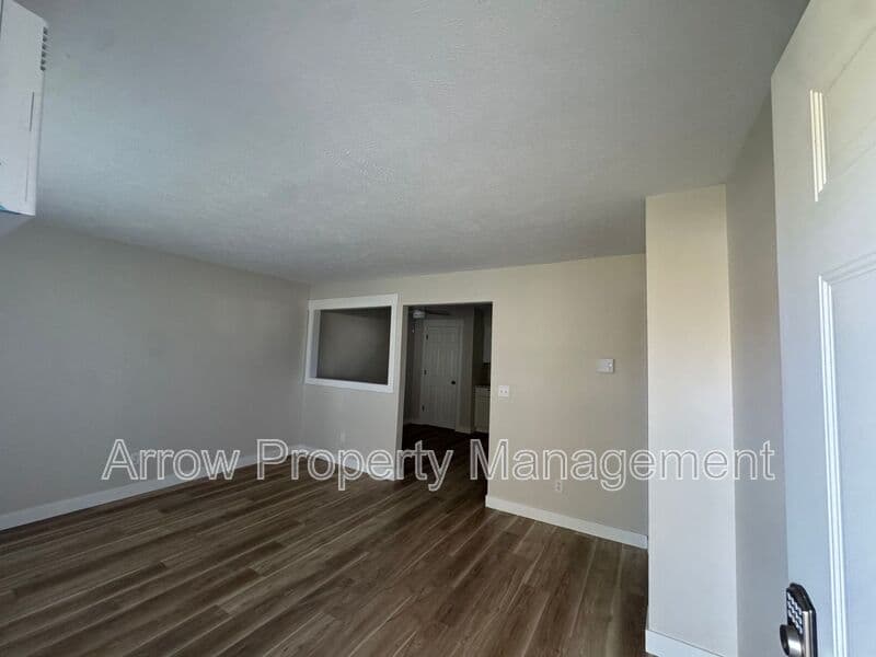 Tarkio House: 611 S 7th Street-24