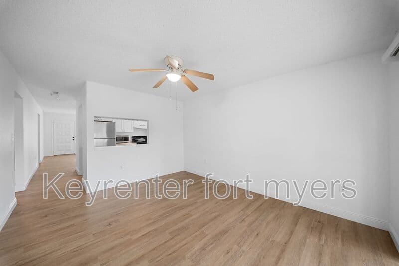 Fort Myers House: 11370 SUMMERWINDS CT