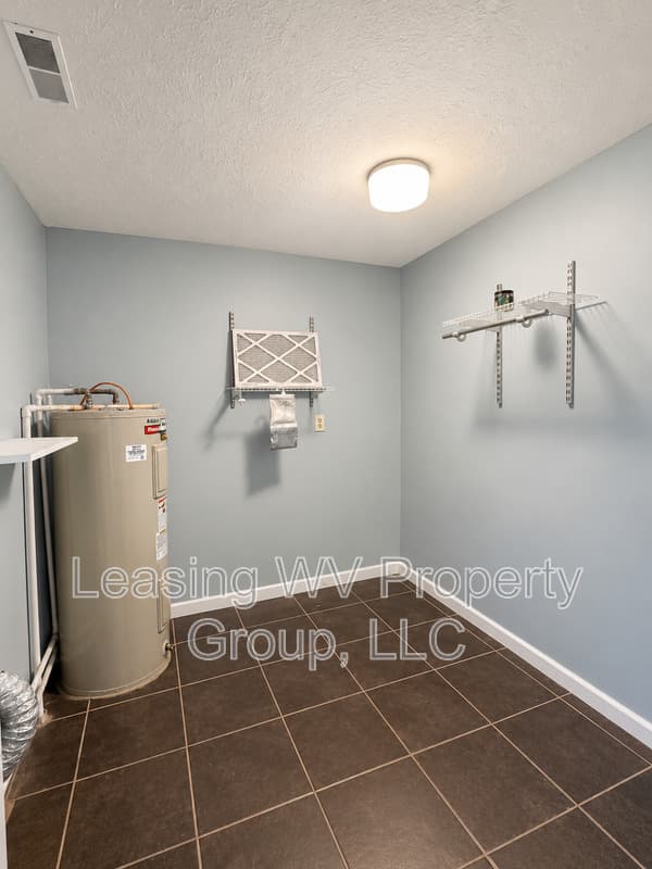 Milton House: 2213 Avinell Drive