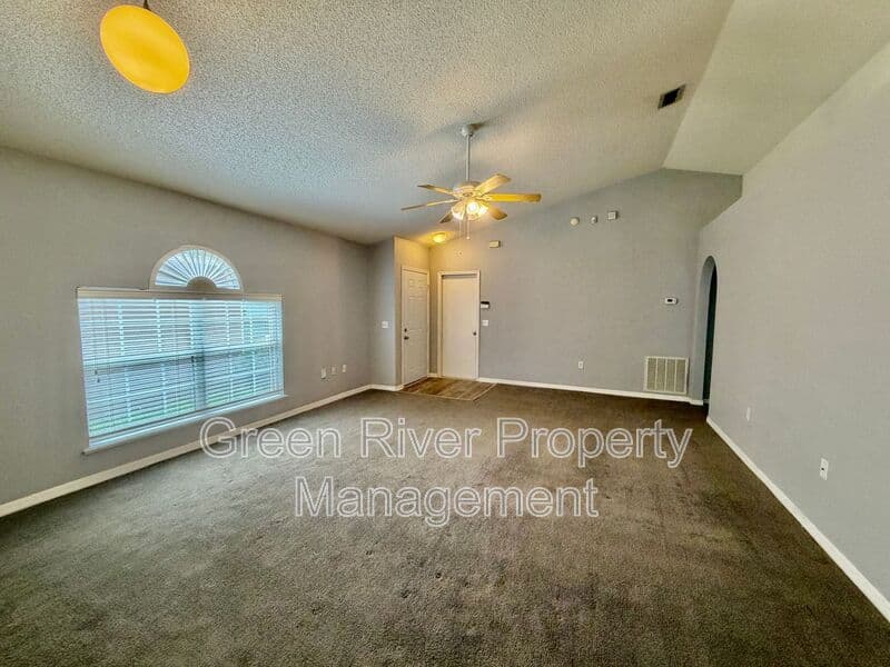 Jacksonville House: 8311 Oak Crossing Drive West