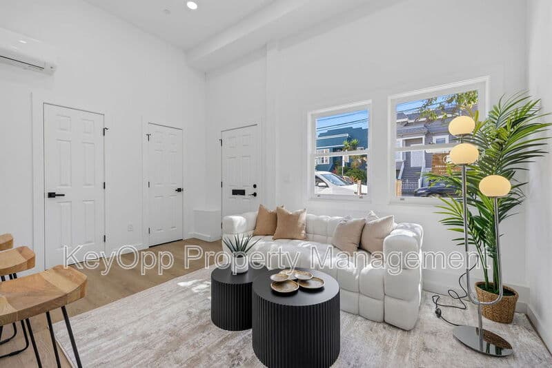 San Francisco Condo: 2730 23rd Street