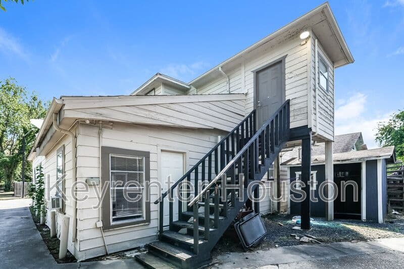 Houston House: 4610 Schroeder Rd