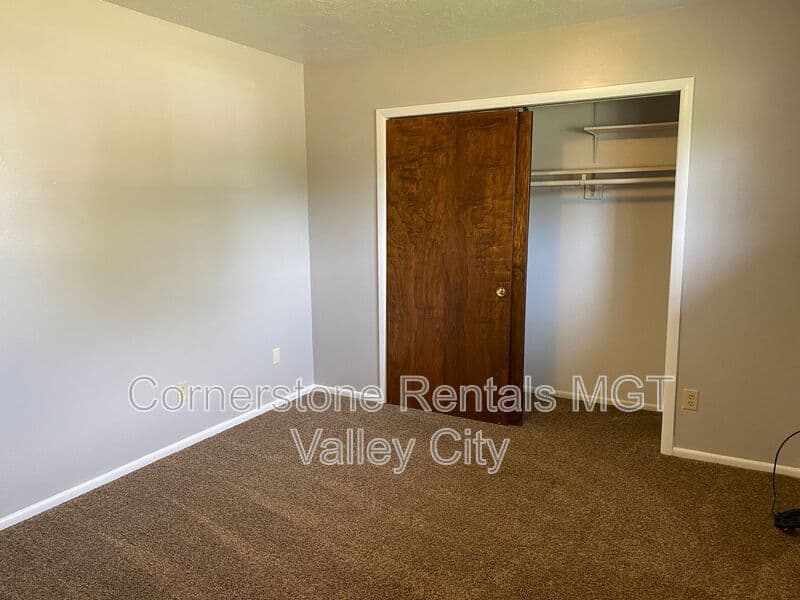Valley City House: 815 3rd St SW