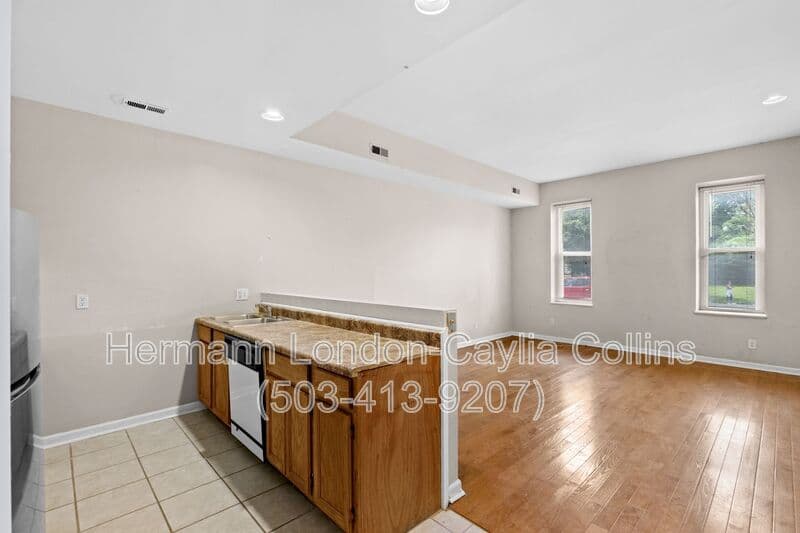 Saint Louis House: 1708 S Tucker Blvd