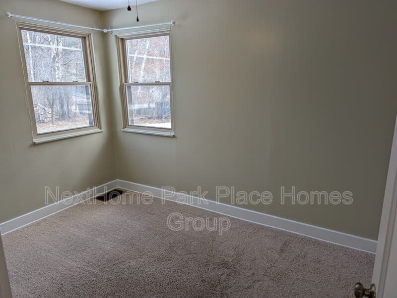 Midland House: 5514 Countryside Drive