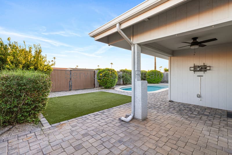 Chandler House: 1113 W Oakland St