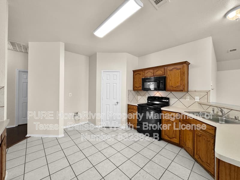 Forney House: 2215 Overton Dr