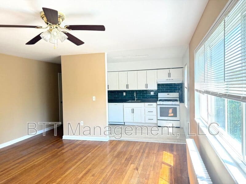 Brentwood Condo: 4013 38th St