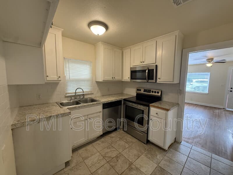 Tulsa House: 621 E Latimer Ct