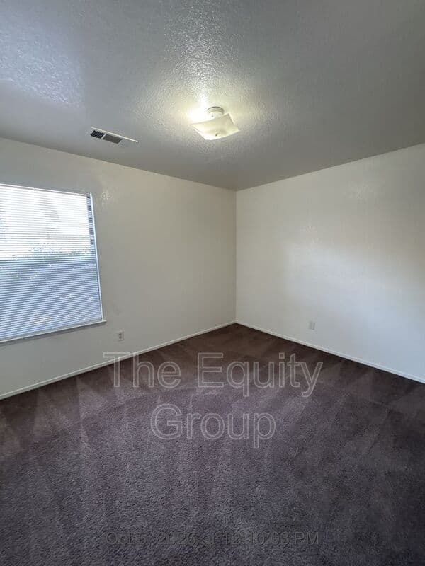Tulare House: 1270 Tustin Circle