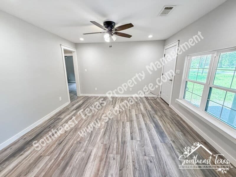 Vidor House: 990 Springdale Street