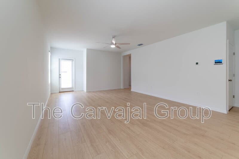 Davenport House: 4812 Rolling Lake Lane