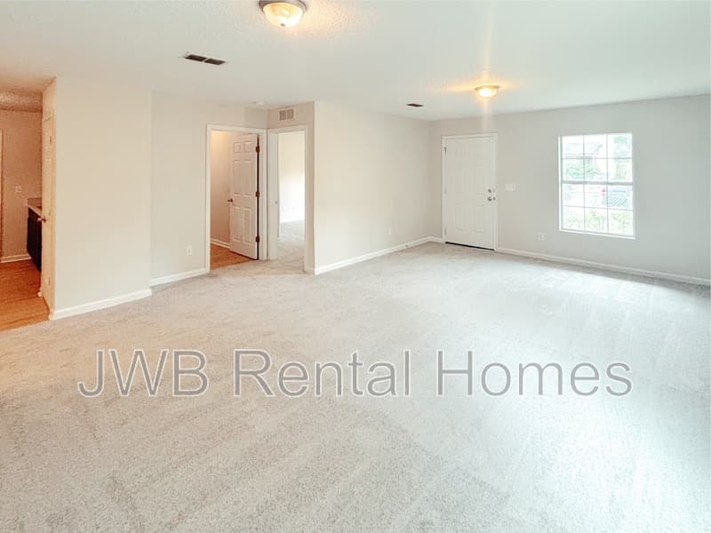Jacksonville House: 2139 Sessions Ln