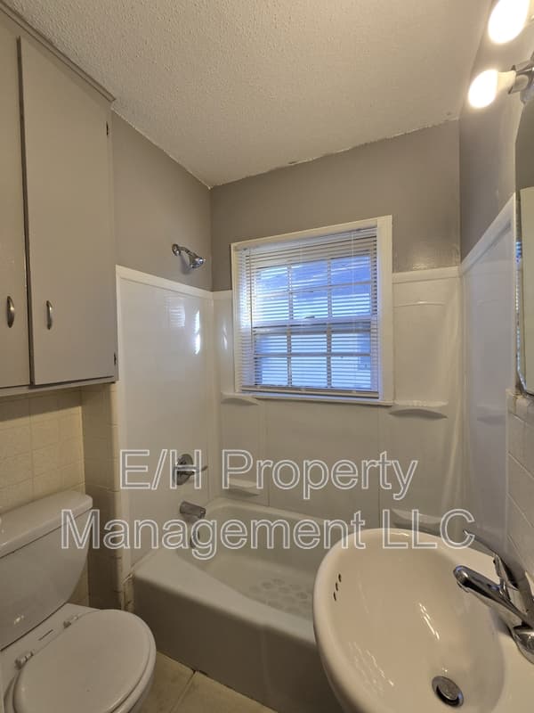 Wichita House: 915 Harding Street