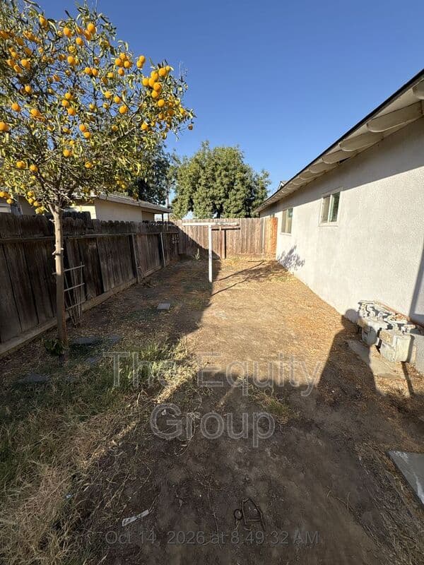 Hanford Condo: 2002 Parker Place