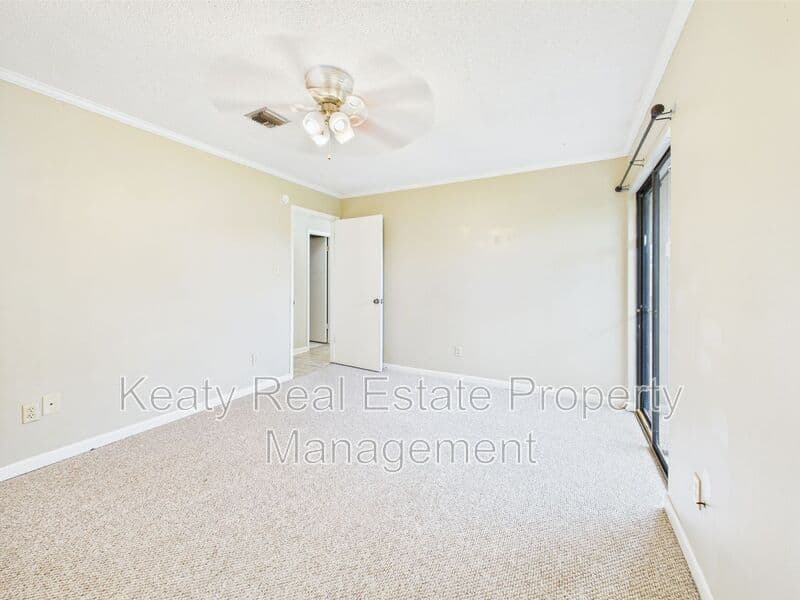 Lafayette House: 307 Cougar Ridge