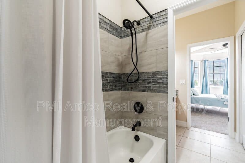 Apollo Beach House: 539 Treviso Dr
