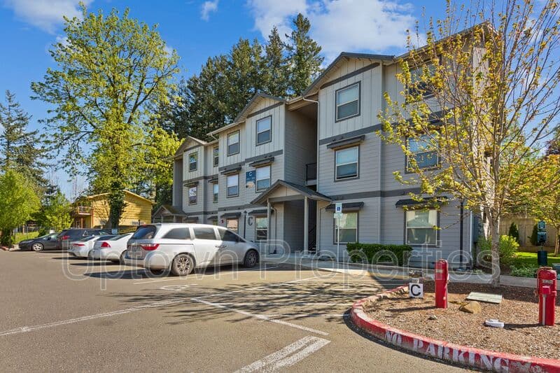 Fairview House: 2655 NE 205th Ave