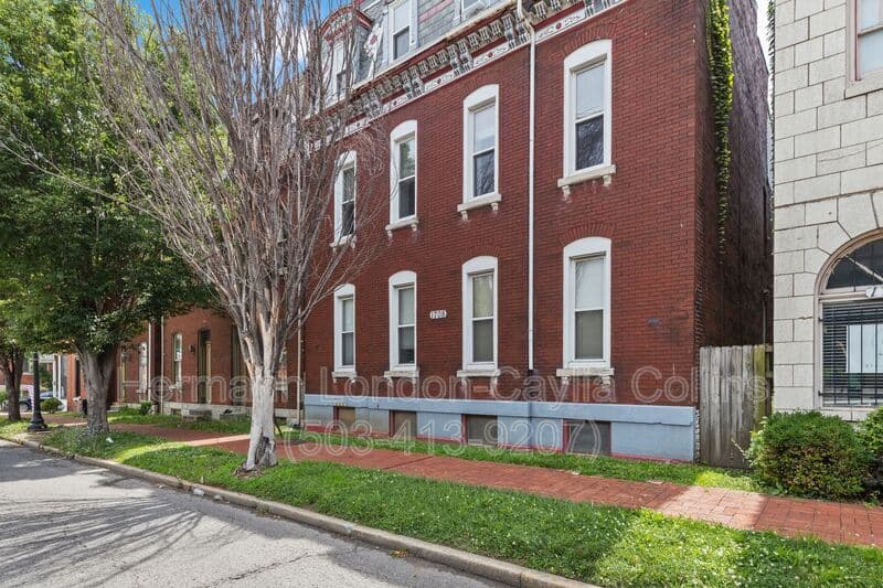Saint Louis House: 1708 S Tucker Blvd