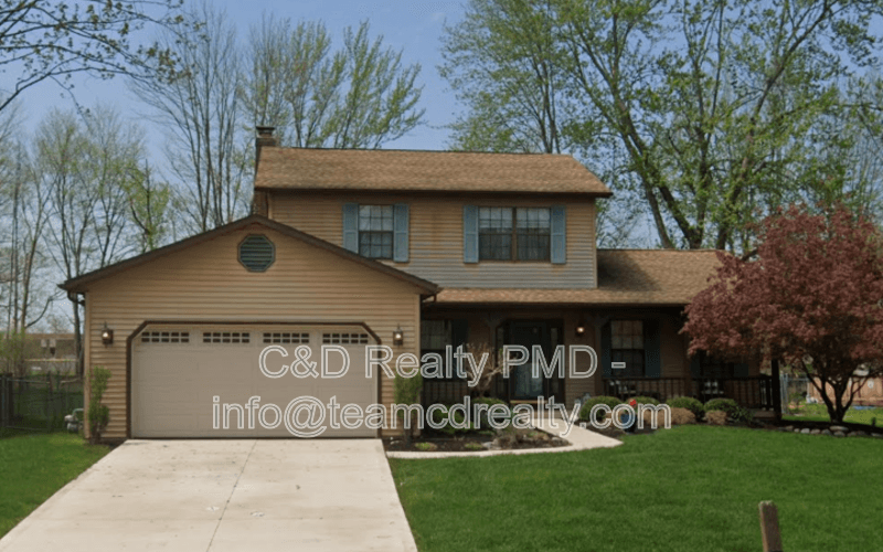 Olmsted TWP House: 8462 Glenbrook Dr, Olmsted TWP OH, 44138