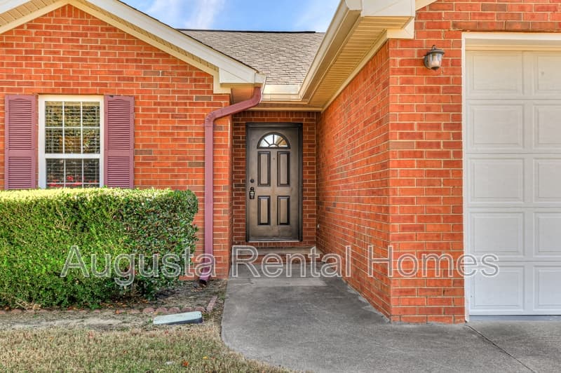 Grovetown House: 223 Taylor Circle