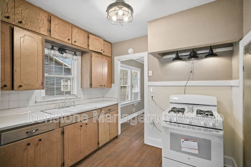 Tulsa House: 1412 S Florence Place