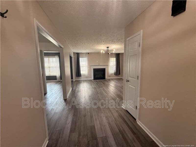 Fayetteville House: 4949 Yorkchester Dr