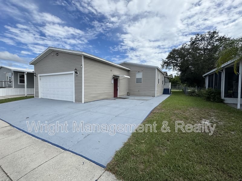 Riverview House: 8471 Fantasia Park Way