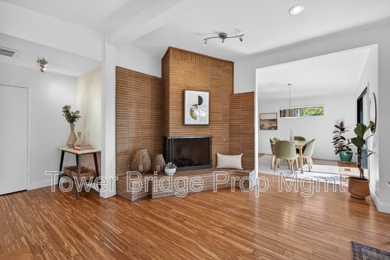 Fair Oaks House: 3937 Orangewood Dr
