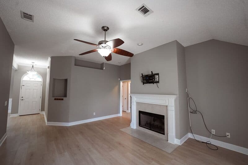 Richmond Hill House: 909 Young Way