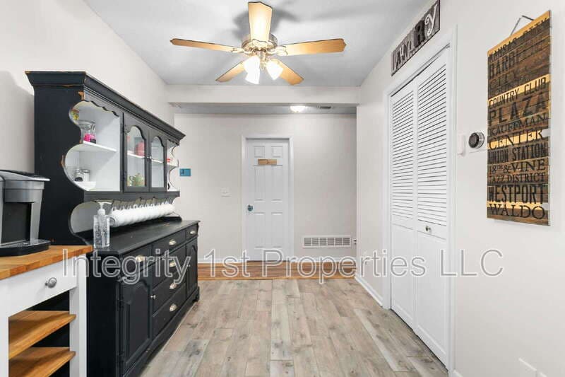 Shawnee House: 11221 West 59th Terrace