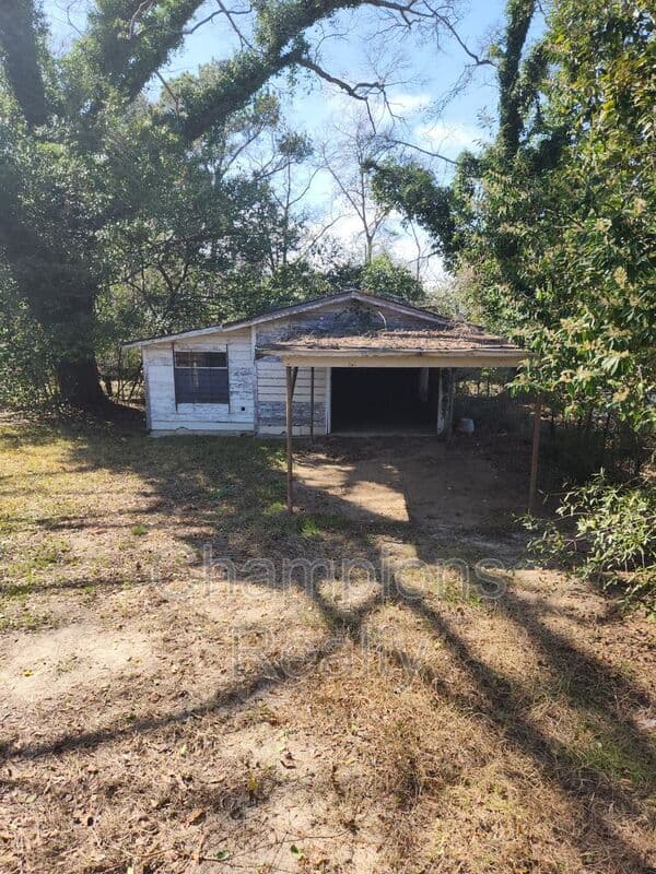 Columbus House: 5415 Eugenia Ave