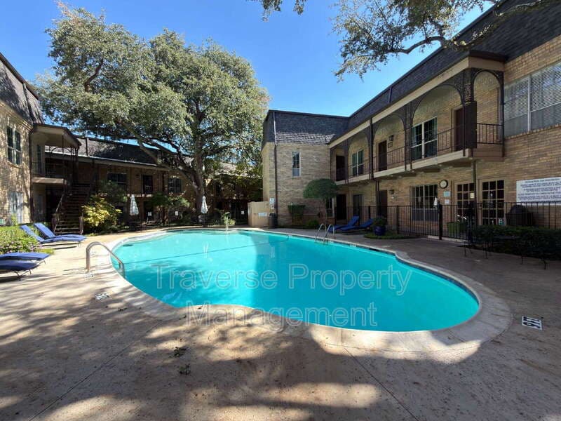 Fort Worth Condo: 4312 Bellaire Dr S